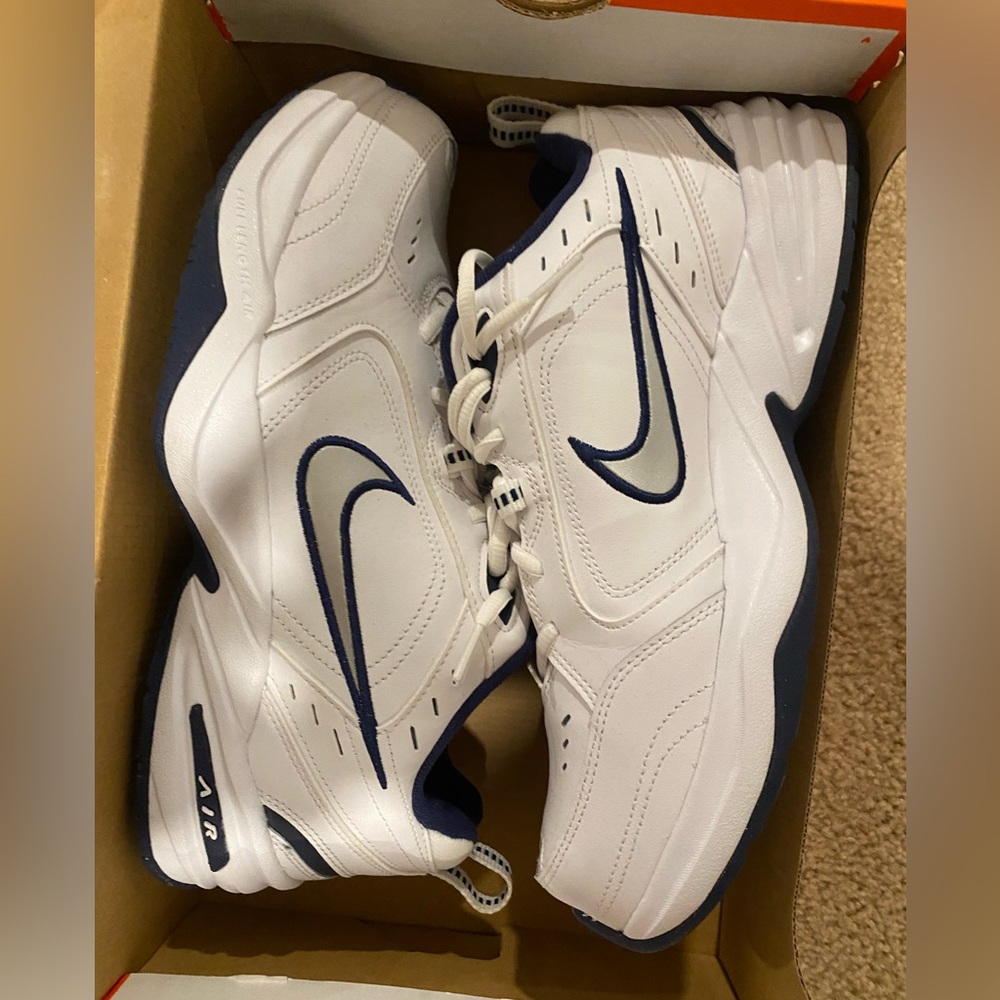 Nike Air Monarch